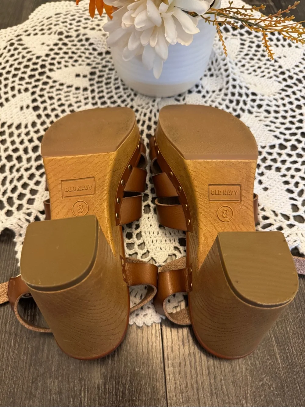 Old Navy Brown Platform Heel Sandals Size 8 Crisscross Strappy Clog Style